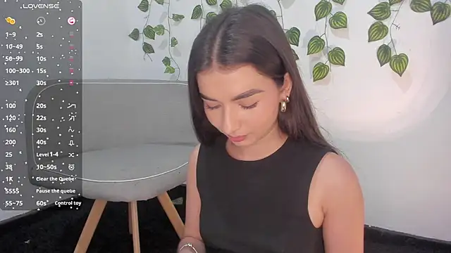 Coralinee 01 online show from December 7, 8:22 pm