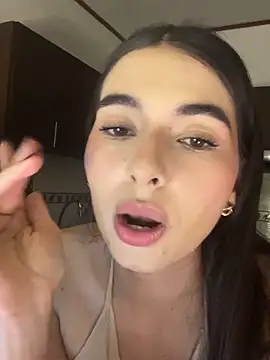 Coralinee 01 online show from November 30, 3:07 am