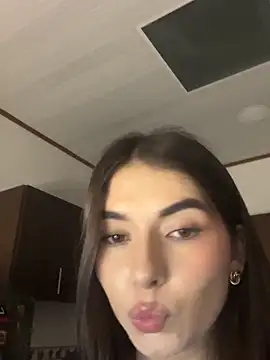 Coralinee 01 online show from December 19, 12:36 am