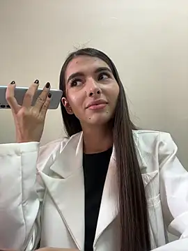 Coralinee 01 online show from November 13, 5:17 pm