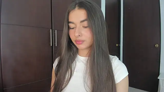 Coralinee 01 online show from January 31, 11:56 pm