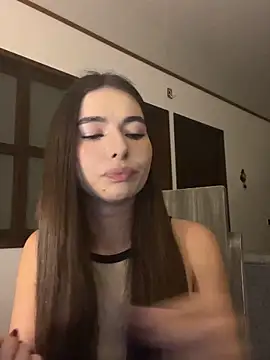 Coralinee 01 online show from June 4, 12:59 am