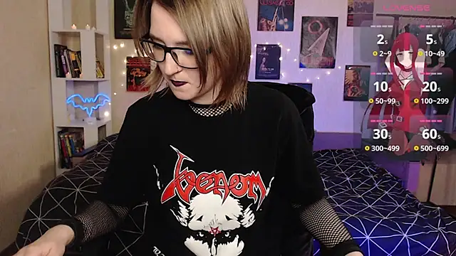 Snapshot of Viper_kiss chatting on October 2, 11:57 am Viper kiss online show from October 2, 11:57 am