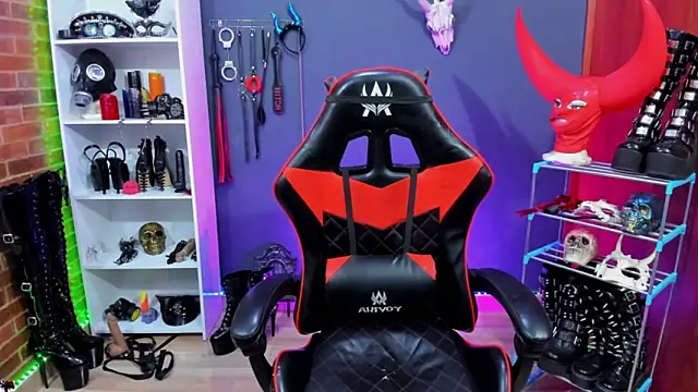 Snapshot of daven56 chatting on December 20, 1:03 pm daven56 online show from December 20, 1:03 pm