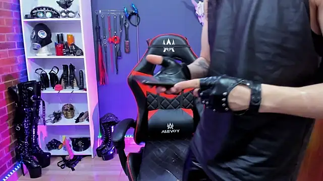 Snapshot of daven56 chatting on December 16, 7:18 pm daven56 online show from December 16, 7:18 pm