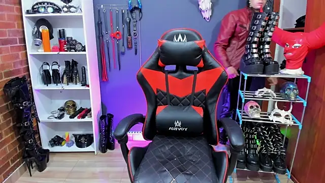 Snapshot of daven56 chatting on November 21, 2:27 pm daven56 online show from November 21, 2:27 pm