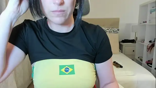 emmita69  online show from April 16, 4:24 am