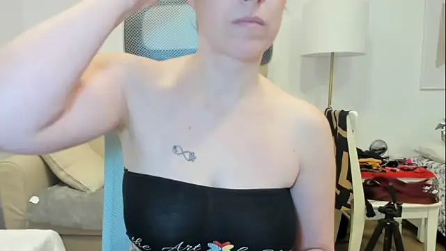 emmita69  online show from March 15, 5:47 am