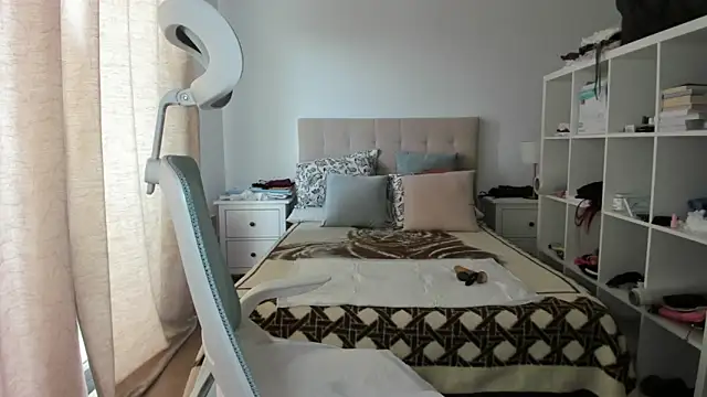 emmita69  online show from April 13, 3:05 pm