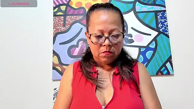 Snapshot of naughtty_mommy chatting on January 2, 9:50 pm naughtty mommy online show from January 2, 9:50 pm