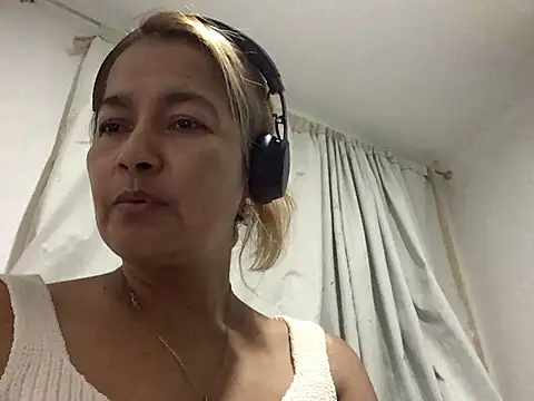 Snapshot of Jlo_69 chatting on June 20, 3:55 am Jlo 69 online show from June 20, 3:55 am