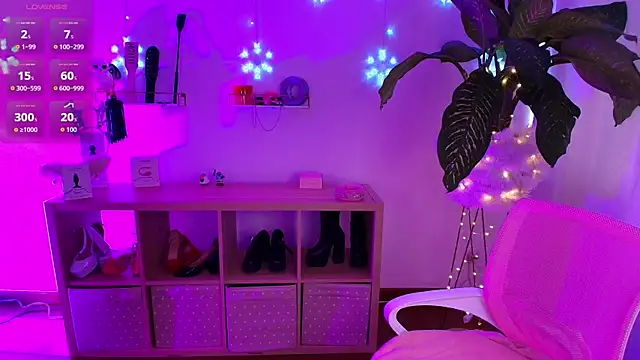 Snapshot of catha_cat chatting on December 15, 5:41 pm catha cat online show from December 15, 5:41 pm