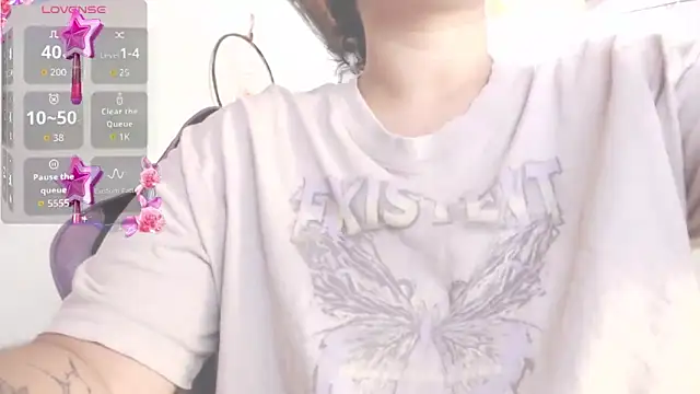 Snapshot of Amara18_ chatting on June 2, 8:53 pm Amara18 online show from June 2, 8:53 pm