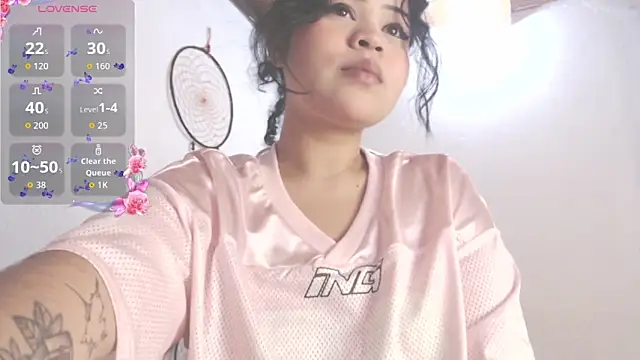 Snapshot of Amara18_ chatting on November 15, 9:13 am Amara18 online show from November 15, 9:13 am