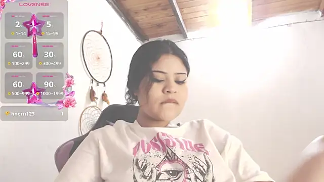 Snapshot of Amara18_ chatting on May 24, 8:20 pm Amara18 online show from May 24, 8:20 pm