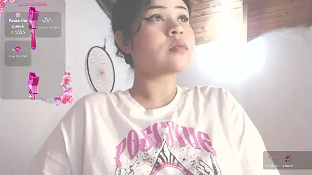 Snapshot of Amara18_ chatting on December 2, 1:13 pm Amara18 online show from December 2, 1:13 pm