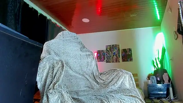 LatinMilk  online show from March 19, 12:43 am