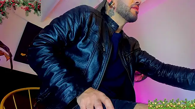 LatinMilk  online show from December 5, 1:05 am