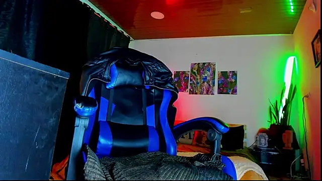 LatinMilk  online show from February 21, 11:29 pm