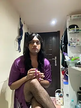 Snapshot of PunyClick8 chatting on September 21, 6:29 am PunyClick8 online show from September 21, 6:29 am