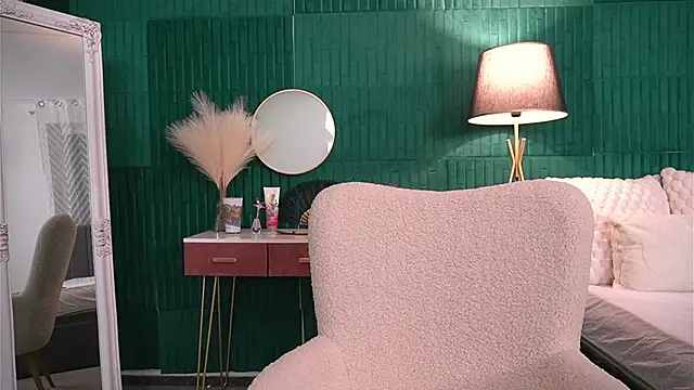 Snapshot of HaileyMoonn chatting on November 28, 4:23 am HaileyMoonn online show from November 28, 4:23 am