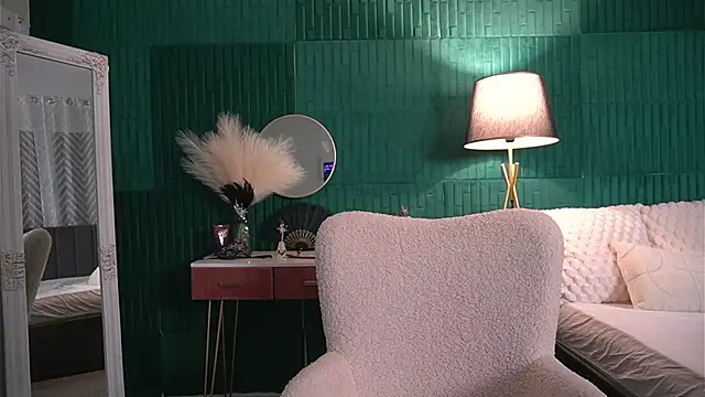 Snapshot of HaileyMoonn chatting on February 19, 4:31 am HaileyMoonn online show from February 19, 4:31 am