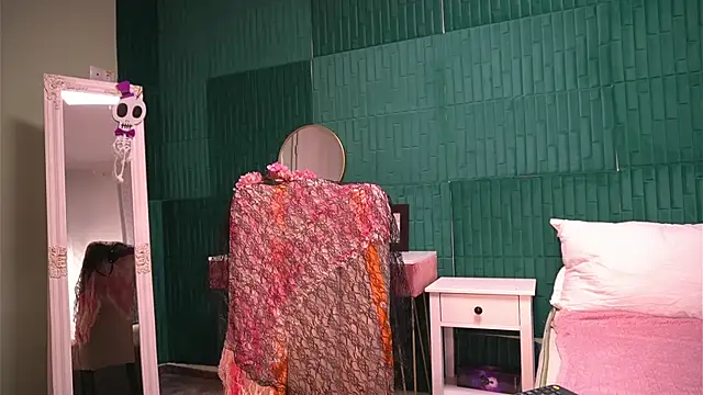 Snapshot of HaileyMoonn chatting on November 3, 5:01 am HaileyMoonn online show from November 3, 5:01 am