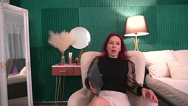 Snapshot of HaileyMoonn chatting on January 12, 4:52 am HaileyMoonn online show from January 12, 4:52 am