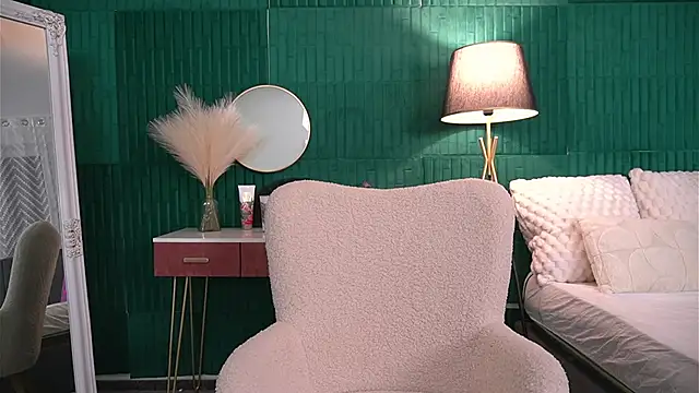 Snapshot of HaileyMoonn chatting on December 1, 4:46 am HaileyMoonn online show from December 1, 4:46 am