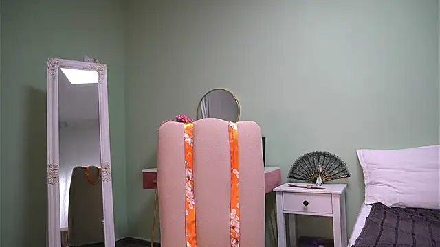 Snapshot of HaileyMoonn chatting on October 29, 4:11 am HaileyMoonn online show from October 29, 4:11 am