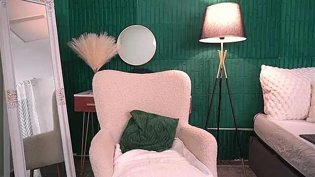 Snapshot of HaileyMoonn chatting on November 7, 5:01 am HaileyMoonn online show from November 7, 5:01 am