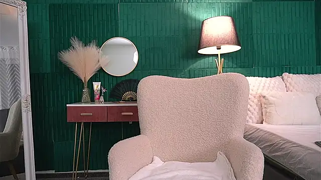 Snapshot of HaileyMoonn chatting on November 27, 4:35 am HaileyMoonn online show from November 27, 4:35 am