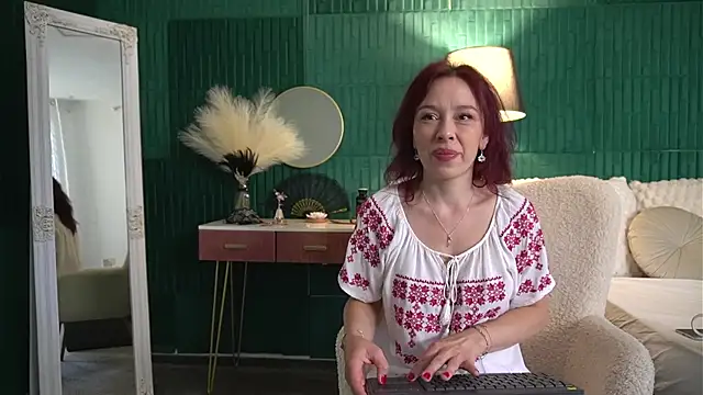 Snapshot of HaileyMoonn chatting on July 8, 3:51 am HaileyMoonn online show from July 8, 3:51 am