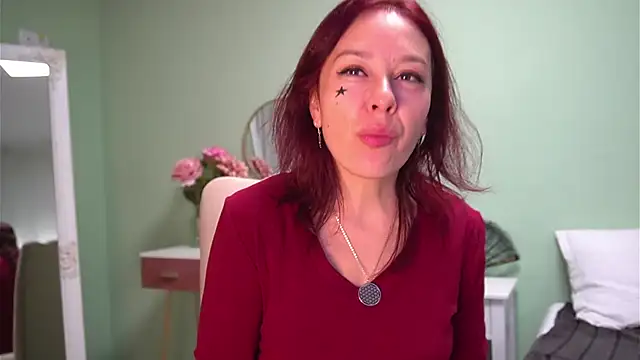 Snapshot of HaileyMoonn chatting on October 23, 3:27 am HaileyMoonn online show from October 23, 3:27 am