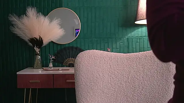 Snapshot of HaileyMoonn chatting on February 15, 4:35 am HaileyMoonn online show from February 15, 4:35 am