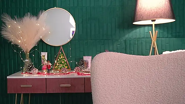 Snapshot of HaileyMoonn chatting on December 18, 4:28 am HaileyMoonn online show from December 18, 4:28 am