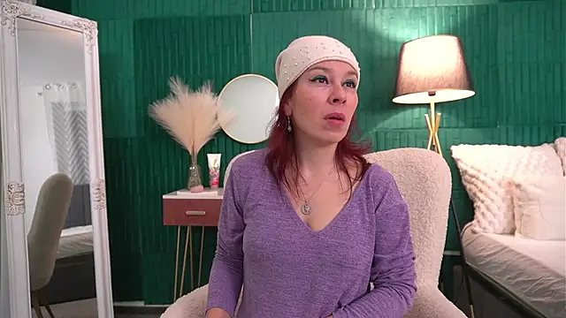 Snapshot of HaileyMoonn chatting on November 25, 4:13 am HaileyMoonn online show from November 25, 4:13 am