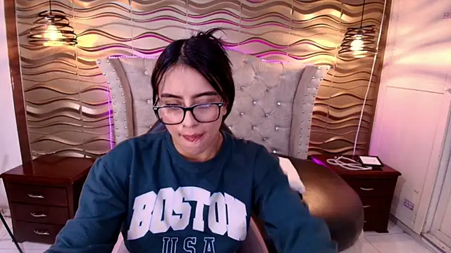 Snapshot of Andreita_Jones chatting on February 17, 12:02 pm Andreita Jones online show from February 17, 12:02 pm