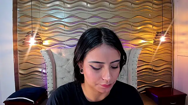 Andreita Jones online show from October 18, 1:02 pm