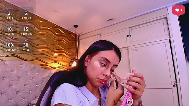 Andreita Jones online show from April 10, 11:50 am