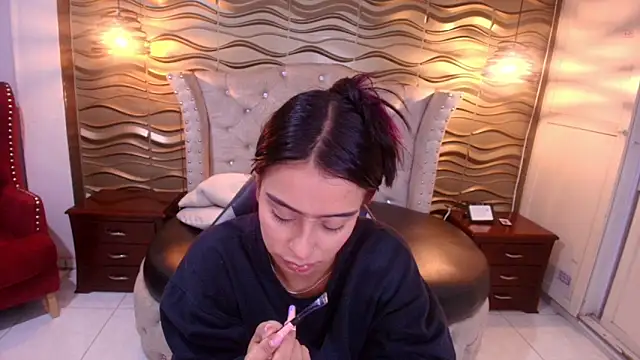 Andreita Jones online show from March 10, 11:47 am