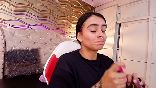 Andreita Jones online show from December 5, 12:04 pm