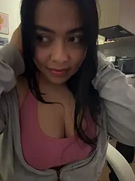 Snapshot of PetitLumiere chatting on January 2, 2:00 am PetitLumiere online show from January 2, 2:00 am