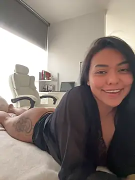 Snapshot of PetitLumiere chatting on February 14, 6:51 pm PetitLumiere online show from February 14, 6:51 pm