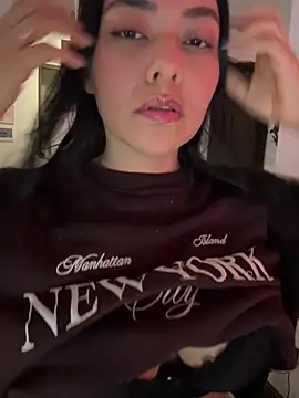 Snapshot of PetitLumiere chatting on January 19, 2:36 am PetitLumiere online show from January 19, 2:36 am