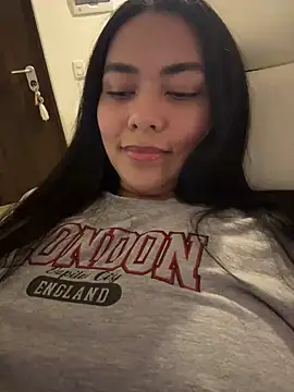 Snapshot of PetitLumiere chatting on December 30, 2:20 am PetitLumiere online show from December 30, 2:20 am