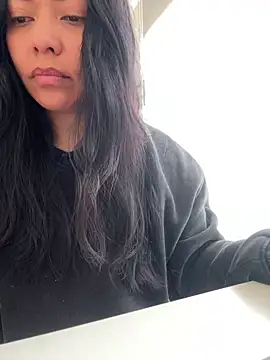 Snapshot of PetitLumiere chatting on February 8, 1:11 pm PetitLumiere online show from February 8, 1:11 pm