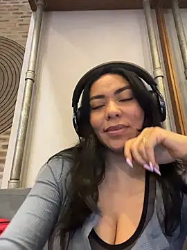 Snapshot of PetitLumiere chatting on October 15, 9:01 pm PetitLumiere online show from October 15, 9:01 pm