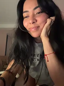 Snapshot of PetitLumiere chatting on October 17, 4:05 am PetitLumiere online show from October 17, 4:05 am