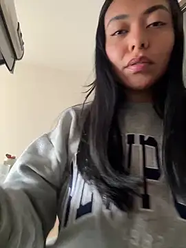 Snapshot of PetitLumiere chatting on February 7, 1:11 pm PetitLumiere online show from February 7, 1:11 pm